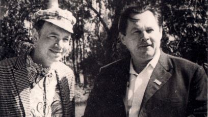 Андрэй Макаёнак (справа) з расейскім паэтам Андрэем Вазьнясенскім. 1973 год. З фондаў БДАМЛМ